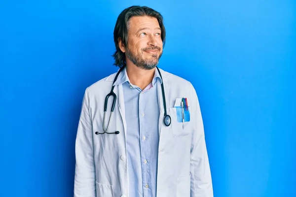 Middle Age Handsome Man Wearing Doctor Uniform Stethoscope Smiling Looking — Stock Photo, Image