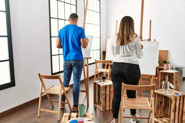 Dos Estudiantes Vista Posterior Pintura Escuela Arte — Foto de Stock