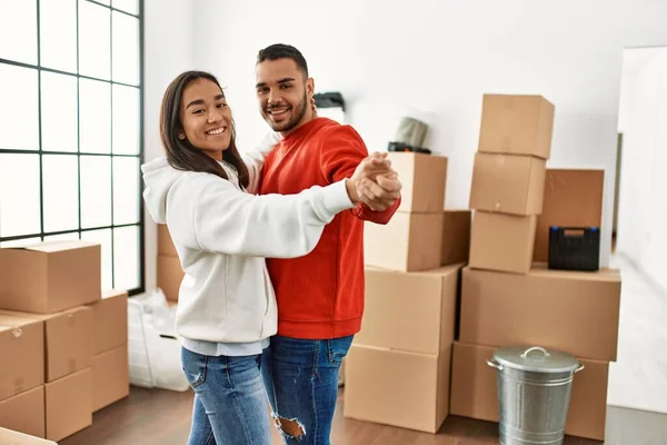 Young Latin Couple Smiling Happy Dancing New Home — Stock Photo, Image