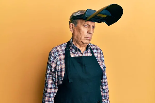 Bell Uomo Anziano Con Capelli Grigi Che Indossa Una Maschera — Foto Stock