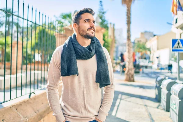 Young Hispanic Man Smiling Happy Wearing Scarf Walking City — Stock Photo, Image
