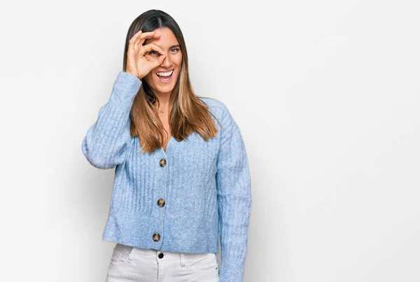 Junge Frau Lässiger Kleidung Tut Geste Mit Lächelnden Händen Augen — Stockfoto