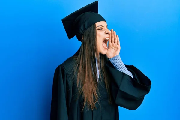 Beautiful Brunette Young Woman Wearing Graduation Cap Ceremony Robe Shouting — Stock Photo, Image