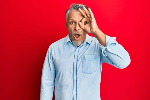 Hombre Pelo Gris Mediana Edad Vistiendo Ropa Casual Haciendo Buen —  Fotos de Stock