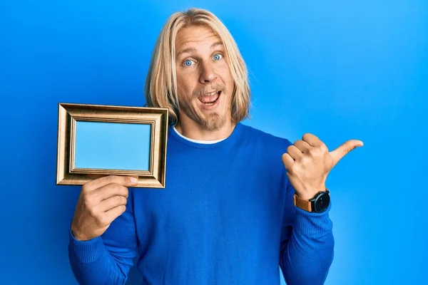 Caucasian Young Man Long Hair Holding Blank Empty Banner Pointing — Stock Photo, Image