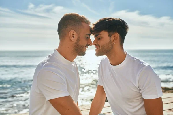 Romântico Gay Casal Praia — Fotografia de Stock