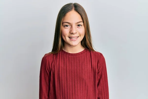 Schöne Brünette Kleine Mädchen Lässigem Pullover Mit Einem Fröhlichen Und — Stockfoto