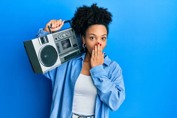 Jong Afrikaans Amerikaans Meisje Met Boombox Luisterend Naar Muziek Die — Stockfoto