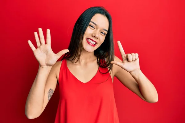 Menina Hispânica Jovem Vestindo Estilo Casual Com Camisa Sem Mangas — Fotografia de Stock