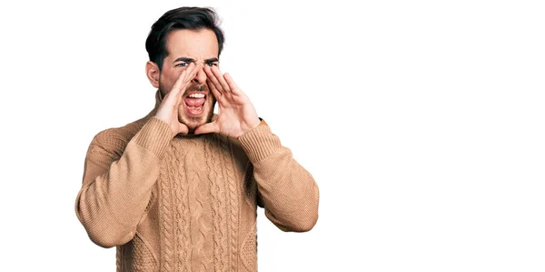 Young Hispanic Man Wearing Casual Clothes Shouting Angry Out Loud — Stock Photo, Image