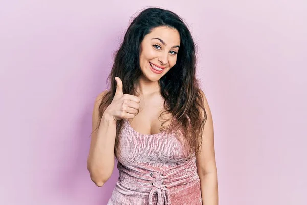 Young Hispanic Woman Wearing Casual Clothes Doing Happy Thumbs Gesture — Stock Photo, Image