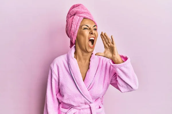 Middle Age Hispanic Woman Wearing Shower Towel Cap Bathrobe Shouting — Stock Photo, Image