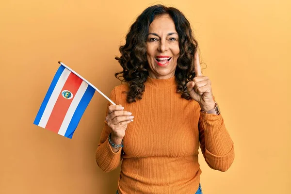 Middelbare Leeftijd Spaanse Vrouw Met Costa Rica Vlag Glimlachend Met — Stockfoto