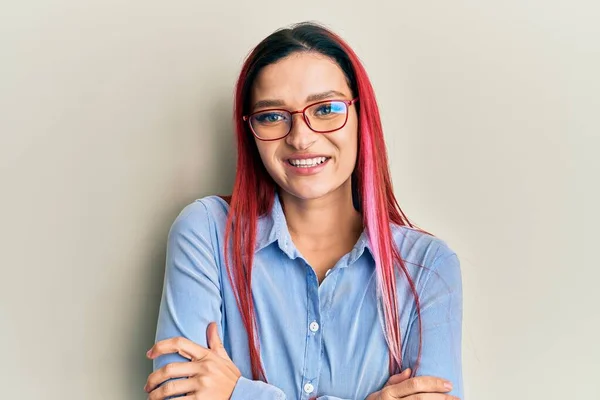 Junge Kaukasische Frau Lässiger Kleidung Und Brille Mit Glücklichem Gesicht — Stockfoto