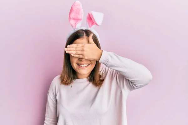 Jeune Belle Femme Portant Des Oreilles Lapin Pâques Mignon Souriant — Photo