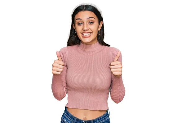 Giovane Ragazza Ispanica Indossa Abiti Casual Segno Successo Facendo Gesto — Foto Stock