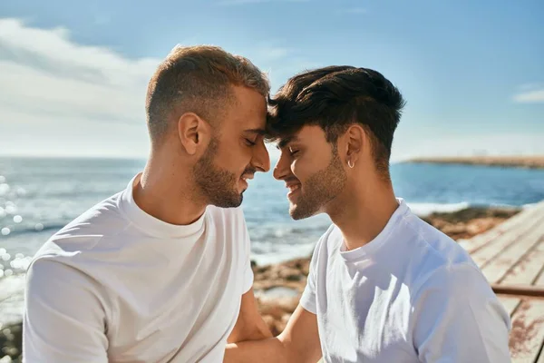 Romantický Homosexuální Pár Pláži — Stock fotografie