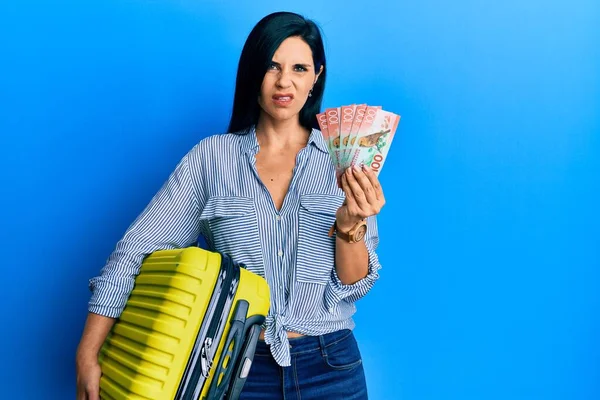 Junge Kaukasische Frau Mit Handtasche Und Neuseeländischen Dollarnoten Schockgesicht Skeptisch — Stockfoto