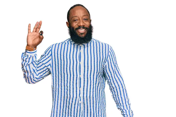 Jovem Afro Americano Vestindo Camisa Negócios Sorrindo Positivo Fazendo Sinal — Fotografia de Stock