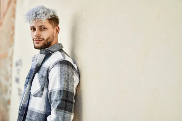 Young Hispanic Man Smiling Happy Standing City — Stock Photo, Image