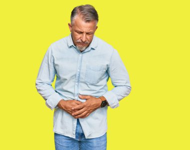 Orta yaşlı, gri saçlı, elleri karnında günlük kıyafetler giyen bir adam. Çünkü hazımsızlık, acı verici bir hastalık ve kendini iyi hissetmiyor. Ağrı kavramı. 