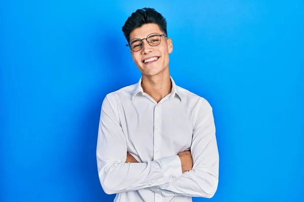 Jovem Hispânico Vestindo Roupas Casuais Óculos Rosto Feliz Sorrindo Com — Fotografia de Stock