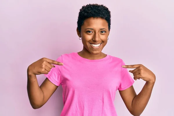 Young African American Girl Wearing Casual Clothes Looking Confident Smile — Stock Photo, Image