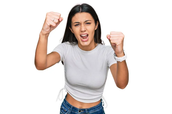 Junge Hispanische Mädchen Lässigem Weißen Shirt Wütend Und Wütend Die — Stockfoto