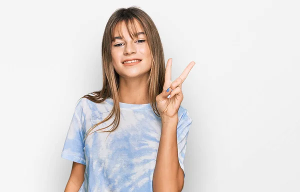 Adolescente Caucasiano Menina Vestindo Roupas Casuais Sorrindo Com Rosto Feliz — Fotografia de Stock