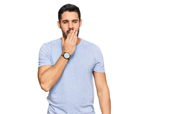 Junge Hispanische Mann Lässiger Kleidung Gelangweilt Gähnend Müde Mund Mit — Stockfoto