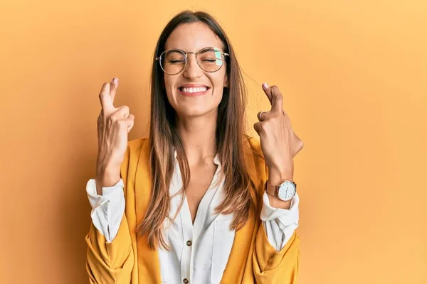 Young Beautiful Woman Wearing Business Style Glasses Gesturing Finger Crossed — Stock Photo, Image