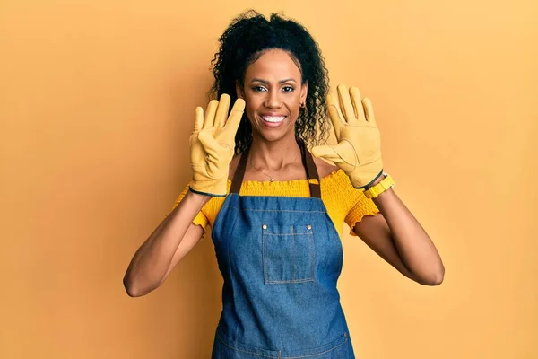 Middle Age African American Woman Wearing Professional Apron Showing Pointing —  Fotos de Stock