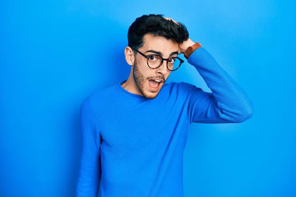 Young Hispanic Man Wearing Casual Clothes Glasses Surprised Hand Head — Stock Photo, Image