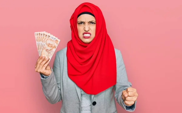 Mulher Hispânica Bonita Vestindo Hijab Islâmico Segurando Notas Lira Turca — Fotografia de Stock