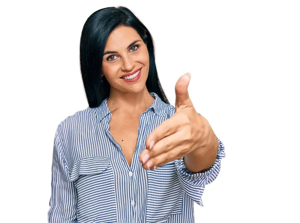 Young Caucasian Woman Wearing Casual Clothes Smiling Friendly Offering Handshake — Stock Photo, Image