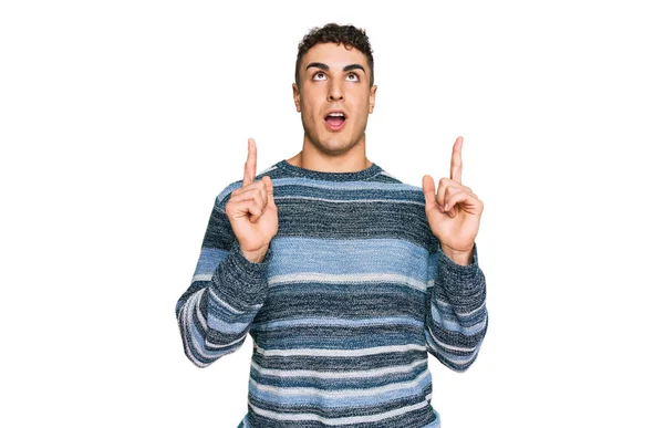 Hispanic Young Man Wearing Casual Clothes Amazed Surprised Looking Pointing — Stock Photo, Image