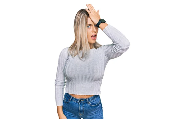 Beautiful Blonde Woman Wearing Casual Clothes Surprised Hand Head Mistake — Stock Photo, Image