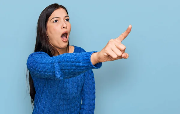 Young Hispanic Woman Wearing Casual Clothes Pointing Finger Surprised Ahead — Stock Photo, Image