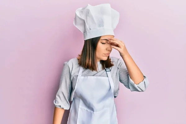 Mujer Rubia Joven Con Uniforme Cocinero Profesional Sombrero Muy Feliz —  Fotos de Stock