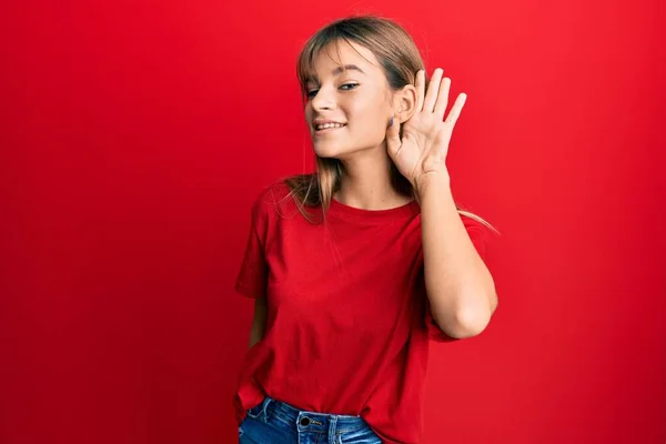 Adolescente Caucasiano Menina Vestindo Casual Camiseta Vermelha Sorrindo Com Mão — Fotografia de Stock