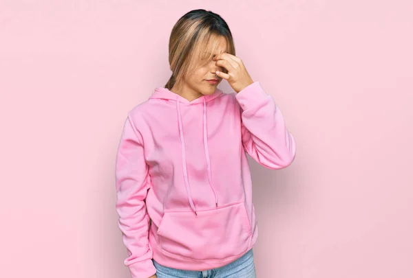 Young Caucasian Woman Wearing Casual Sweatshirt Tired Rubbing Nose Eyes — Stock Photo, Image