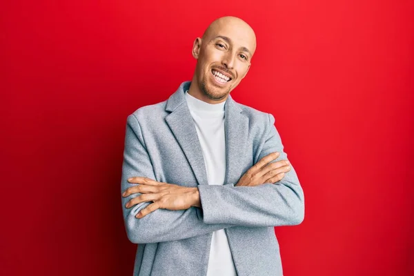 Homem Careca Com Barba Vestindo Casaco Negócios Rosto Feliz Sorrindo — Fotografia de Stock