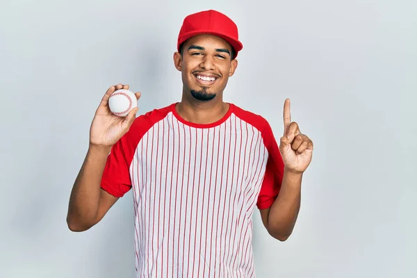 Jovem Afro Americano Vestindo Uniforme Beisebol Sem Noção Expressão Confusa — Fotografia de Stock