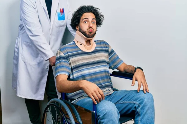 Homem Hispânico Bonito Sentado Cadeira Rodas Usando Gola Pescoço Soprando — Fotografia de Stock