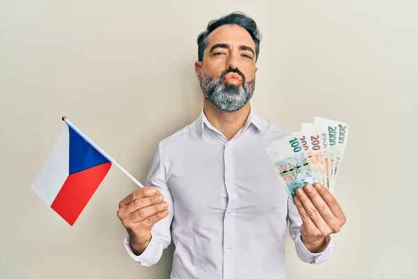 Hombre Mediana Edad Con Barba Pelo Gris Sosteniendo Bandera República —  Fotos de Stock