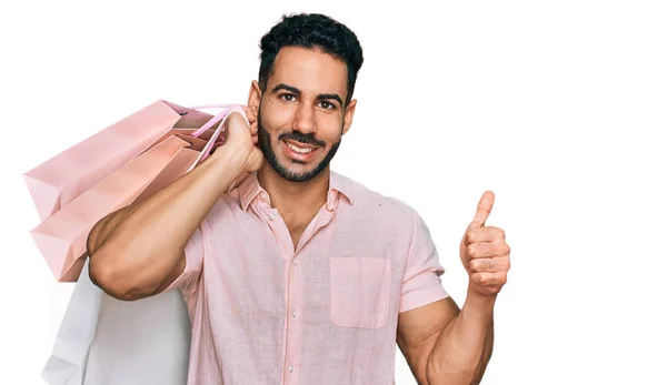 Homem Hispânico Com Barba Segurando Sacos Compras Sorrindo Feliz Positivo — Fotografia de Stock