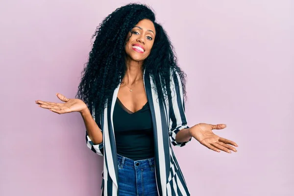 Mulher Afro Americana Meia Idade Vestindo Roupas Casuais Sem Noção — Fotografia de Stock