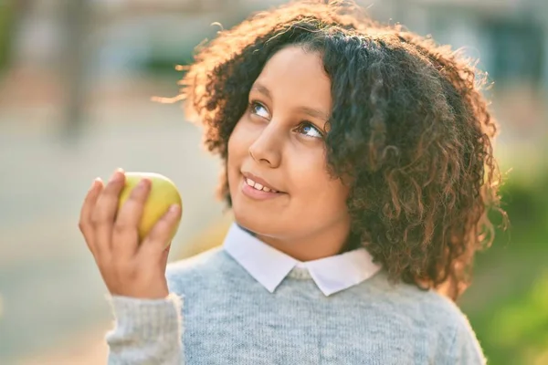 Förtjusande Hispanic Barn Flicka Leende Lycklig Stående Parken — Stockfoto