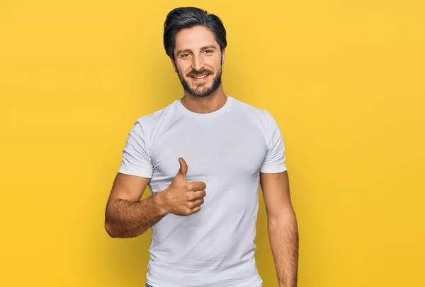 Junger Hispanischer Mann Lässigem Weißem Shirt Mit Glücklichen Daumen Nach — Stockfoto