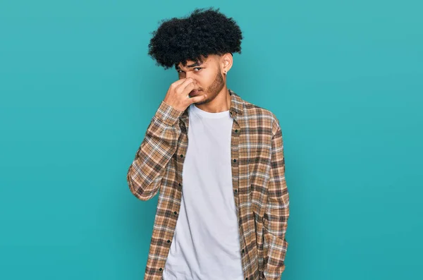 Young African American Man Afro Hair Wearing Casual Clothes Smelling — Stock Photo, Image